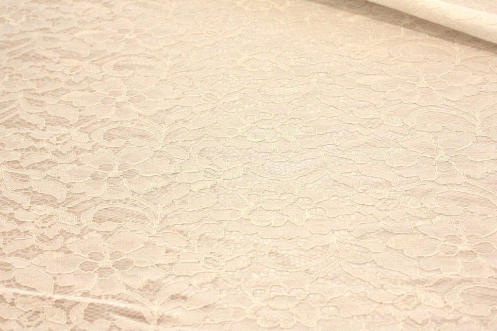 гипюр на трикотаже айвори гипюр на трикотаже айвори